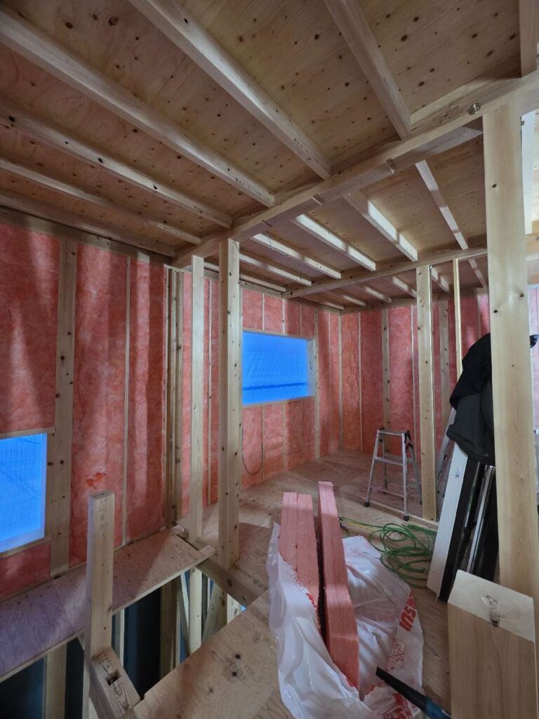 充填断熱施工
高性能グラスウール