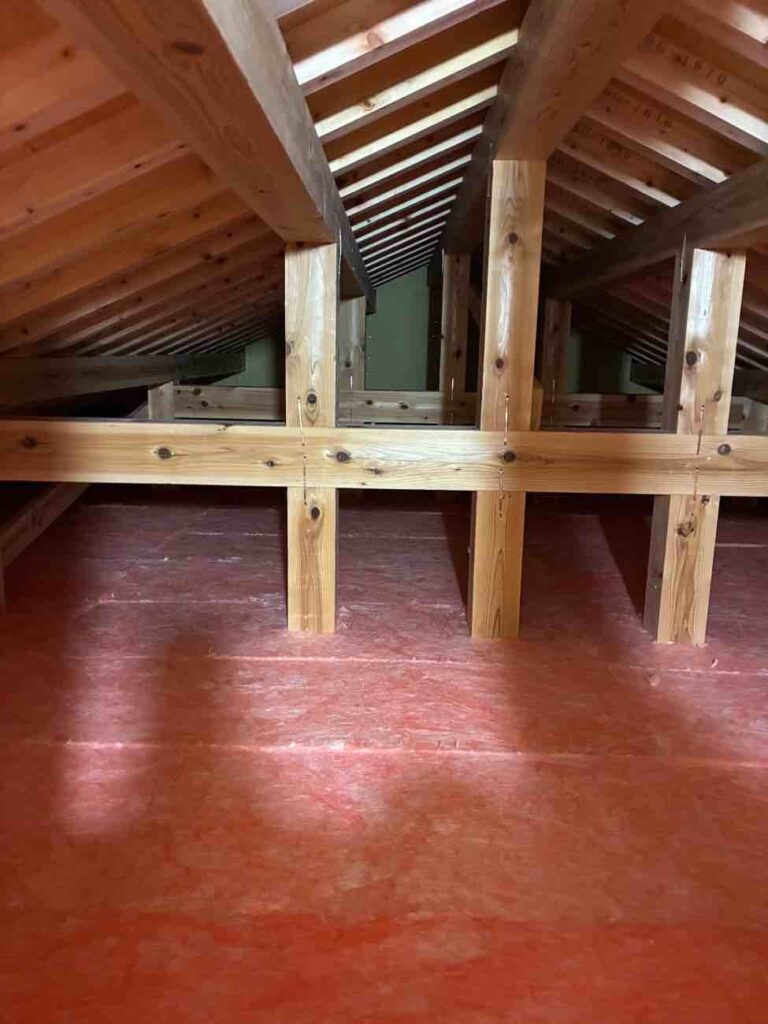 高性能グラスウール敷き
桁上断熱