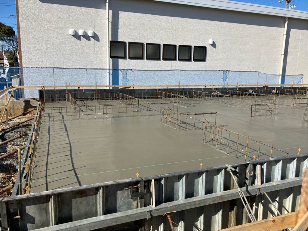 底盤コンクリート打ち