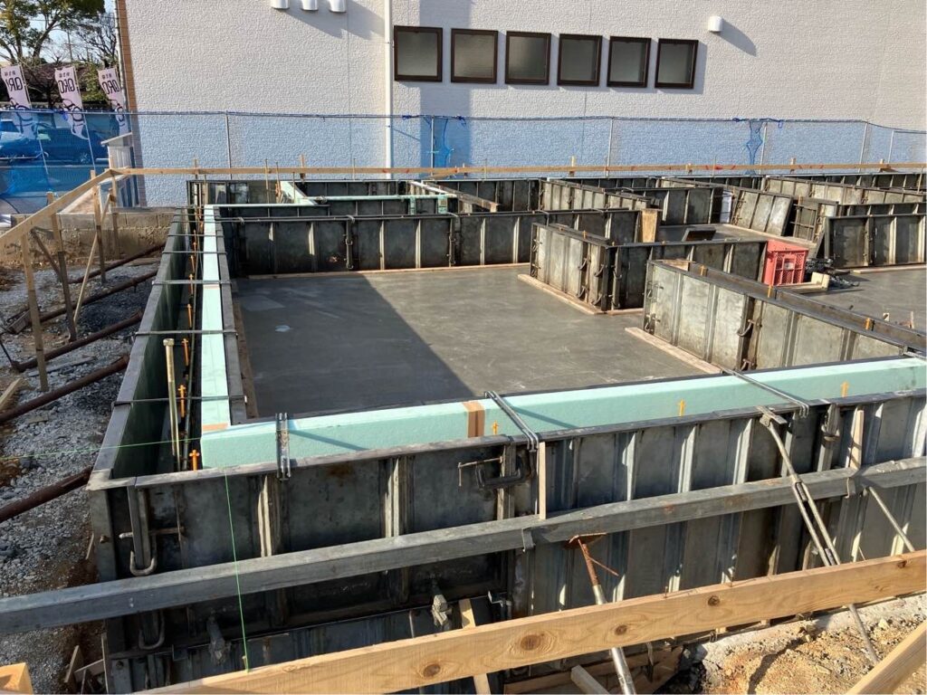 基礎断熱
基礎立ち上がり型枠工事