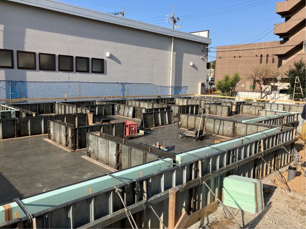 立上り型枠設置
基礎断熱工事
