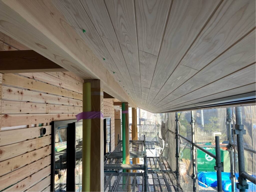 軒天工事
杉羽目板張り
