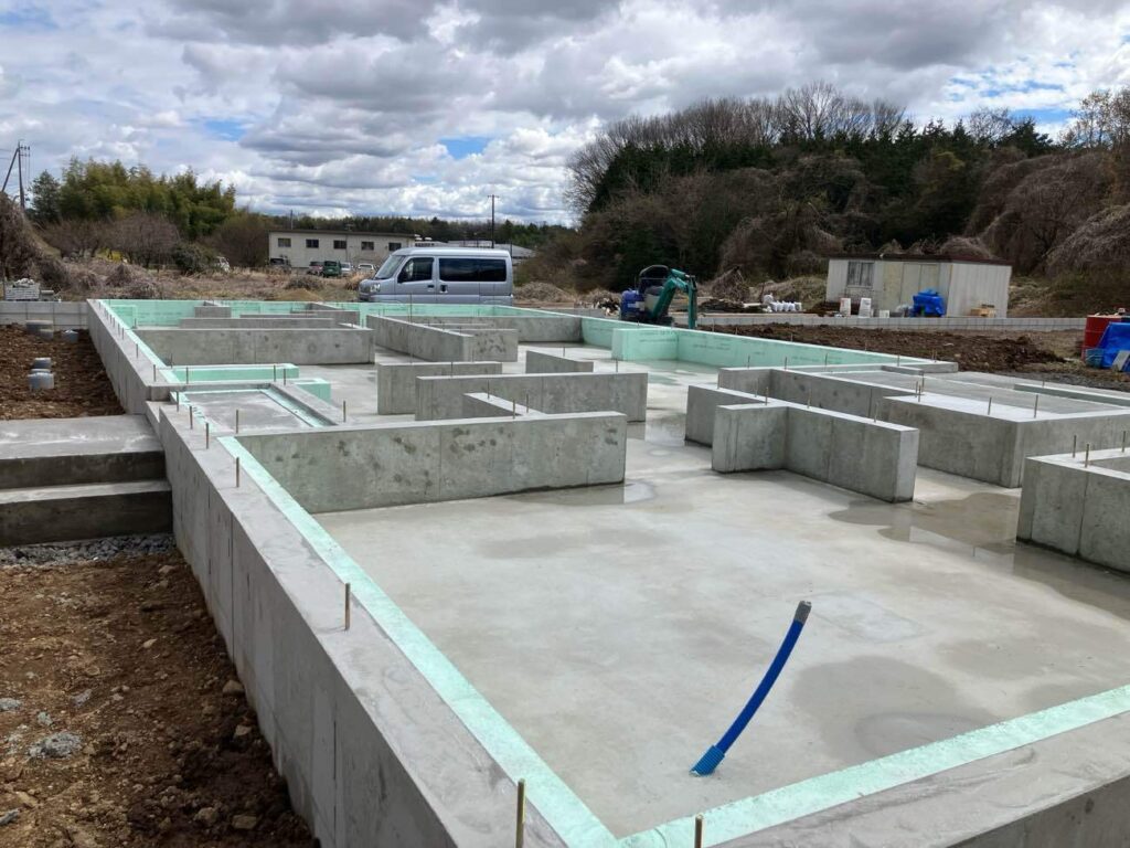 基礎工事
基礎内断熱
脱型