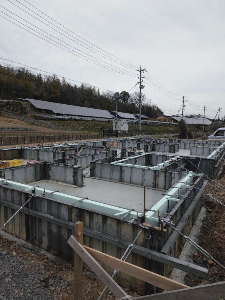 基礎立ち上がり型枠工事
基礎内断熱