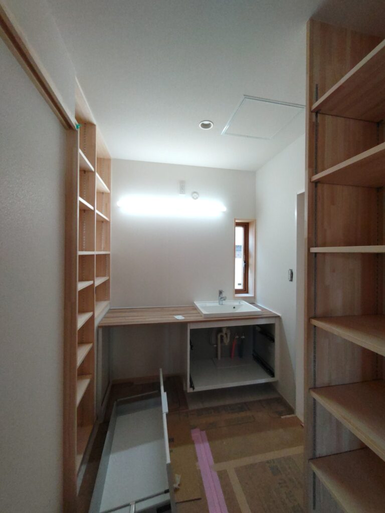 洗面化粧台はベッセル型のものを選択。