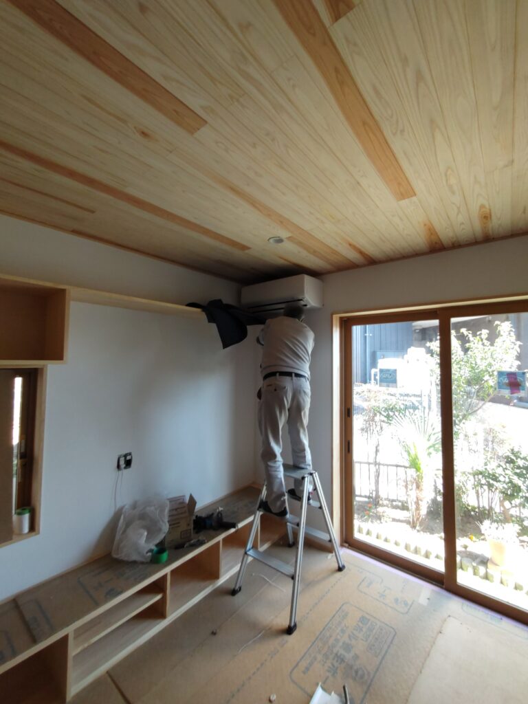 エアコンは既設のものを再利用します。