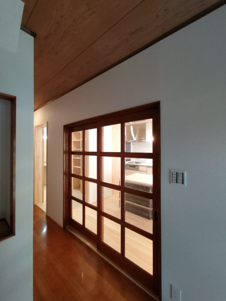 廊下面は壁クロスの張替工事