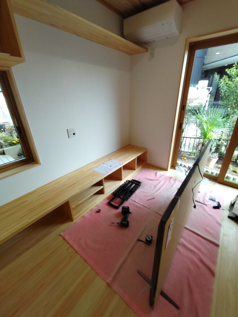 大型のテレビを壁に掛けるために造作工事の時に下地を入れている。