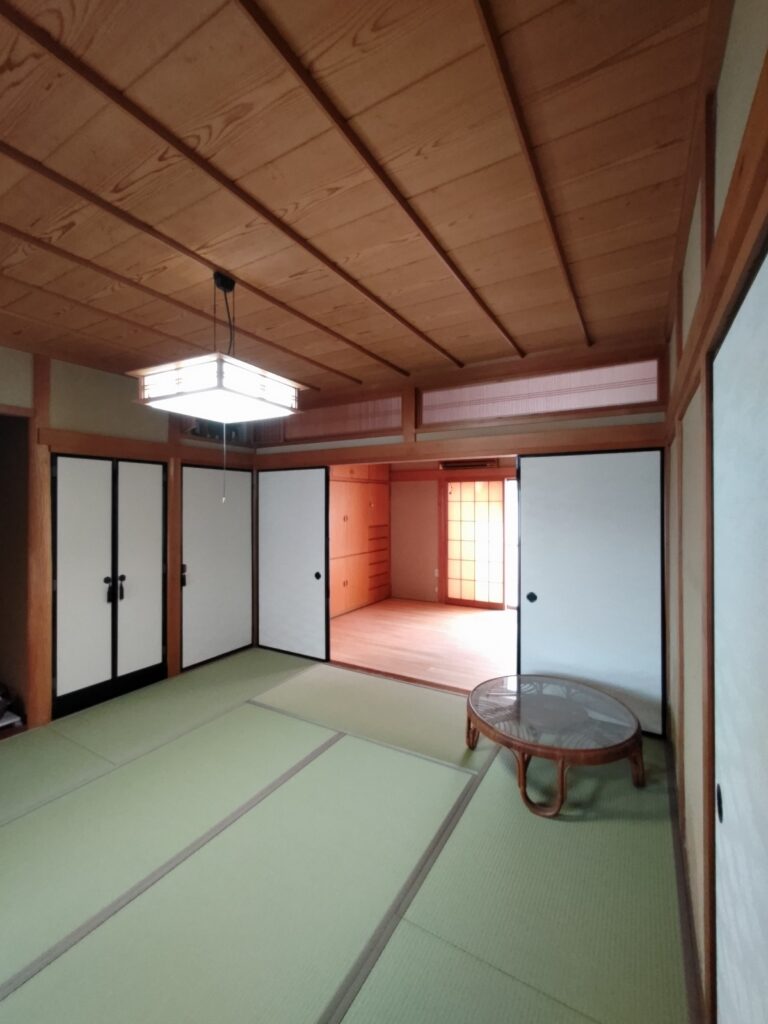 和室のリフォーム。畳の表替え、襖紙や障子紙の張替えを行った。
