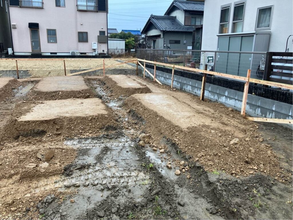 基礎工事
掘り方