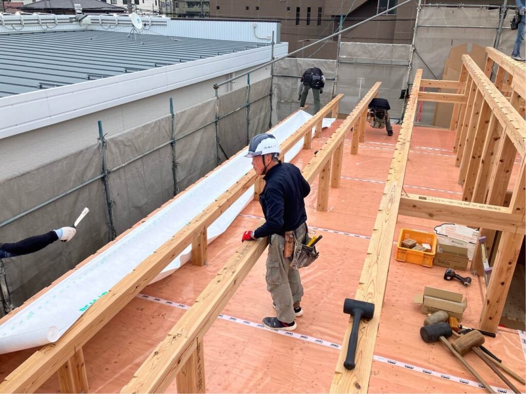 小屋組みの様子