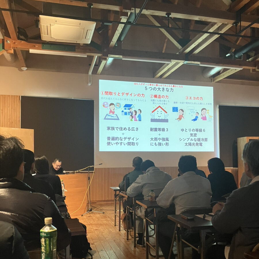 前真之先生がスライドを使用して説明している