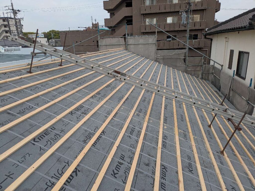 屋根瓦葺き工事
桟取付