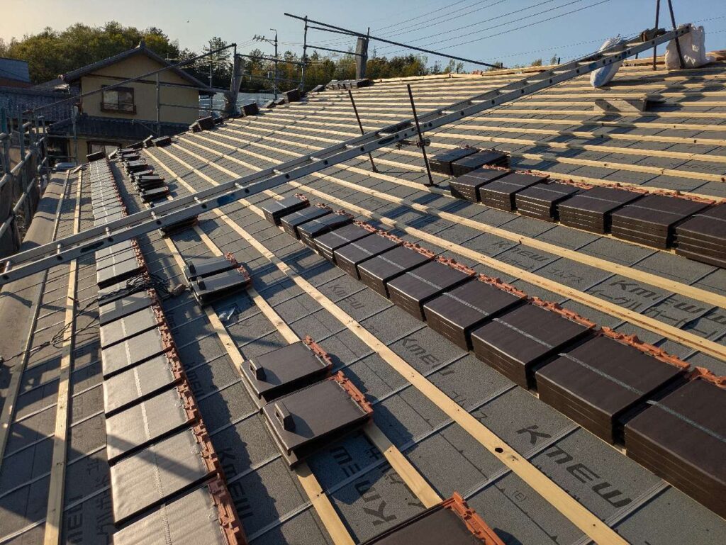 屋根瓦葺き工事
平板フラット瓦