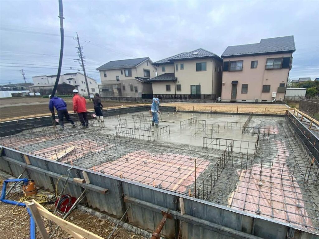 基礎コンクリート打設の様子