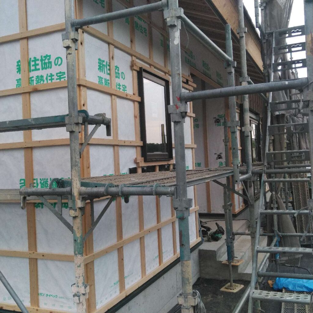 通気胴縁と外壁用木下地を入れた外壁