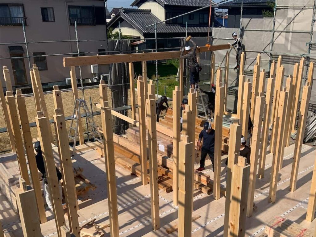 建て方、柱梁組み