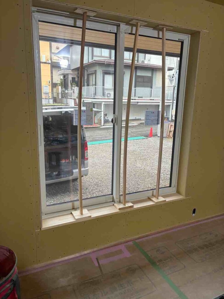 窓枠取付