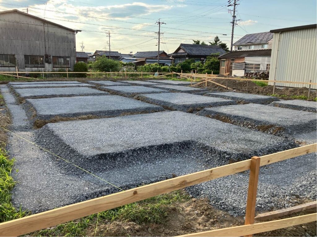 砕石敷、地固め