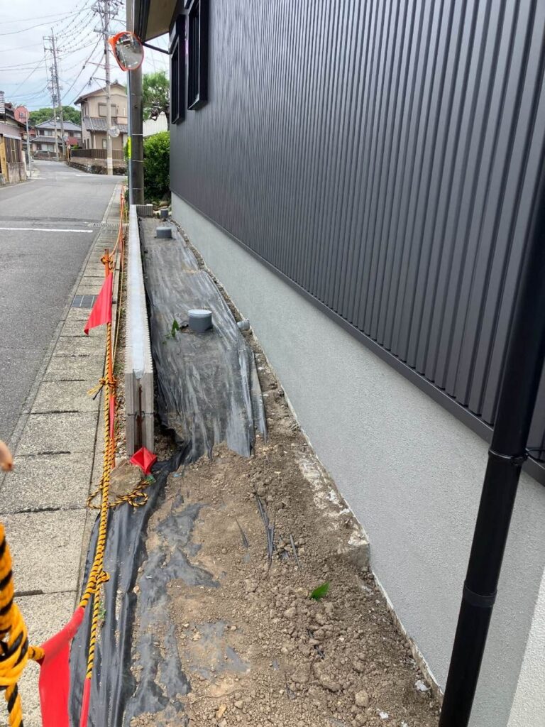 基礎立ち上がり樹脂塗料塗り